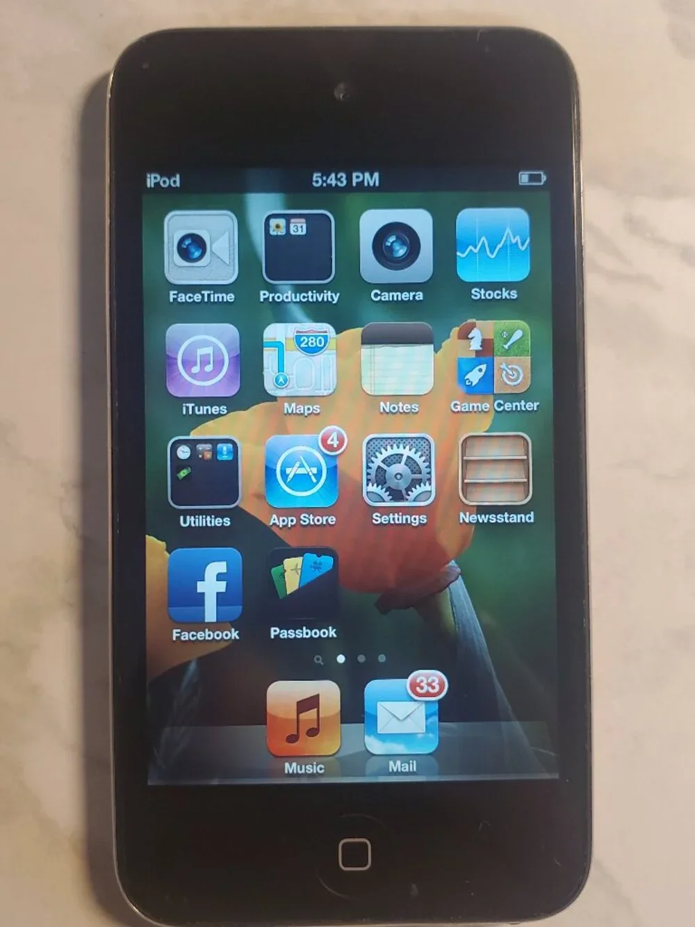 Apple iPod Touch, 32 GB, Model A1367 (4th Generation)